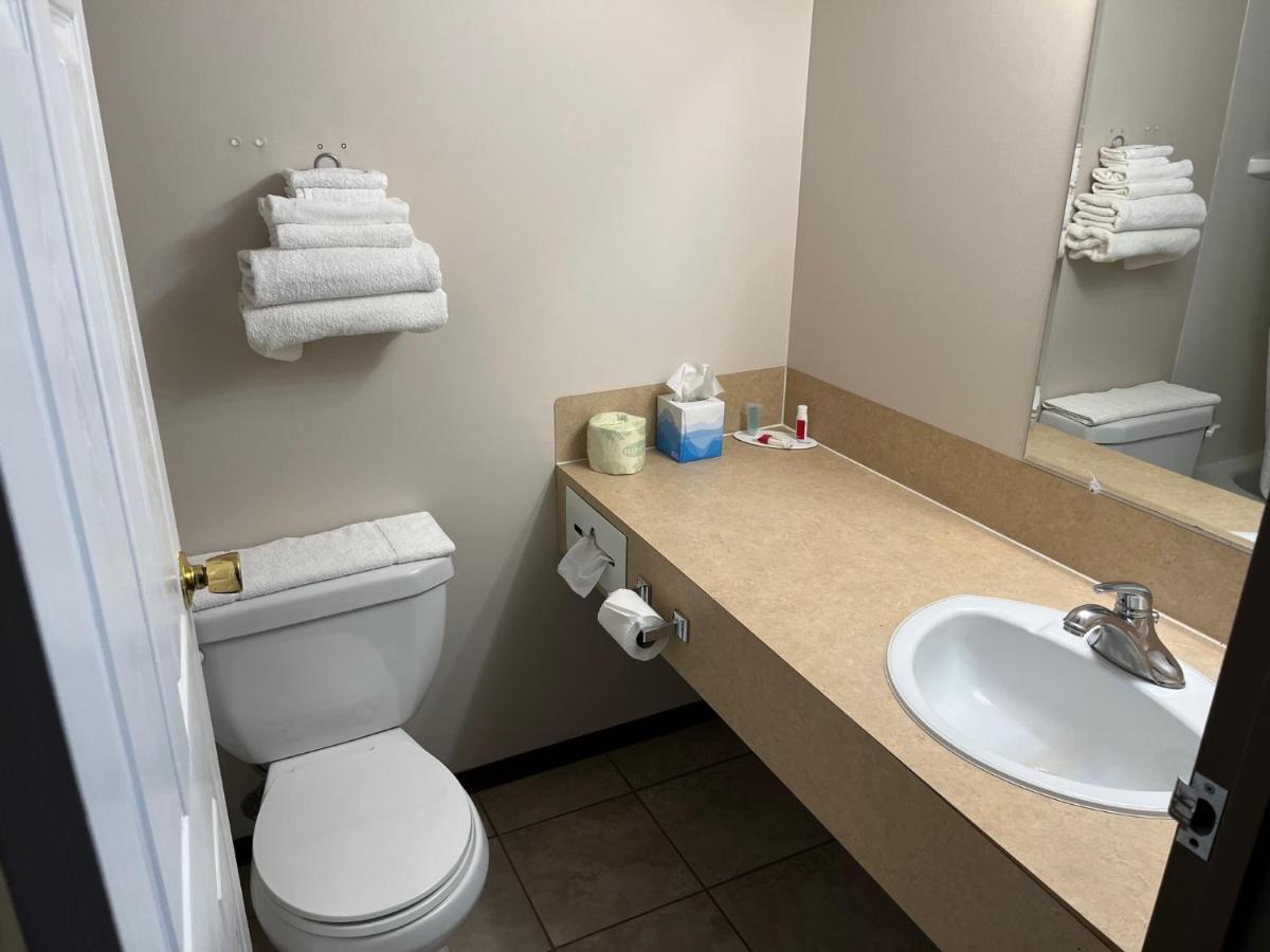 Best Stay Inn Melville Bagian luar foto